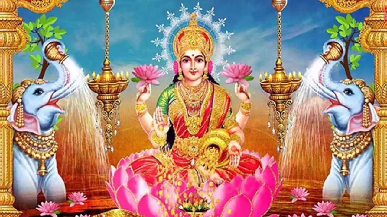 Maa Lakshmi Ki Katha: लक्ष्मी जी की यह कथा भर देगी आपका भंडार, करें इसका अमृतपान