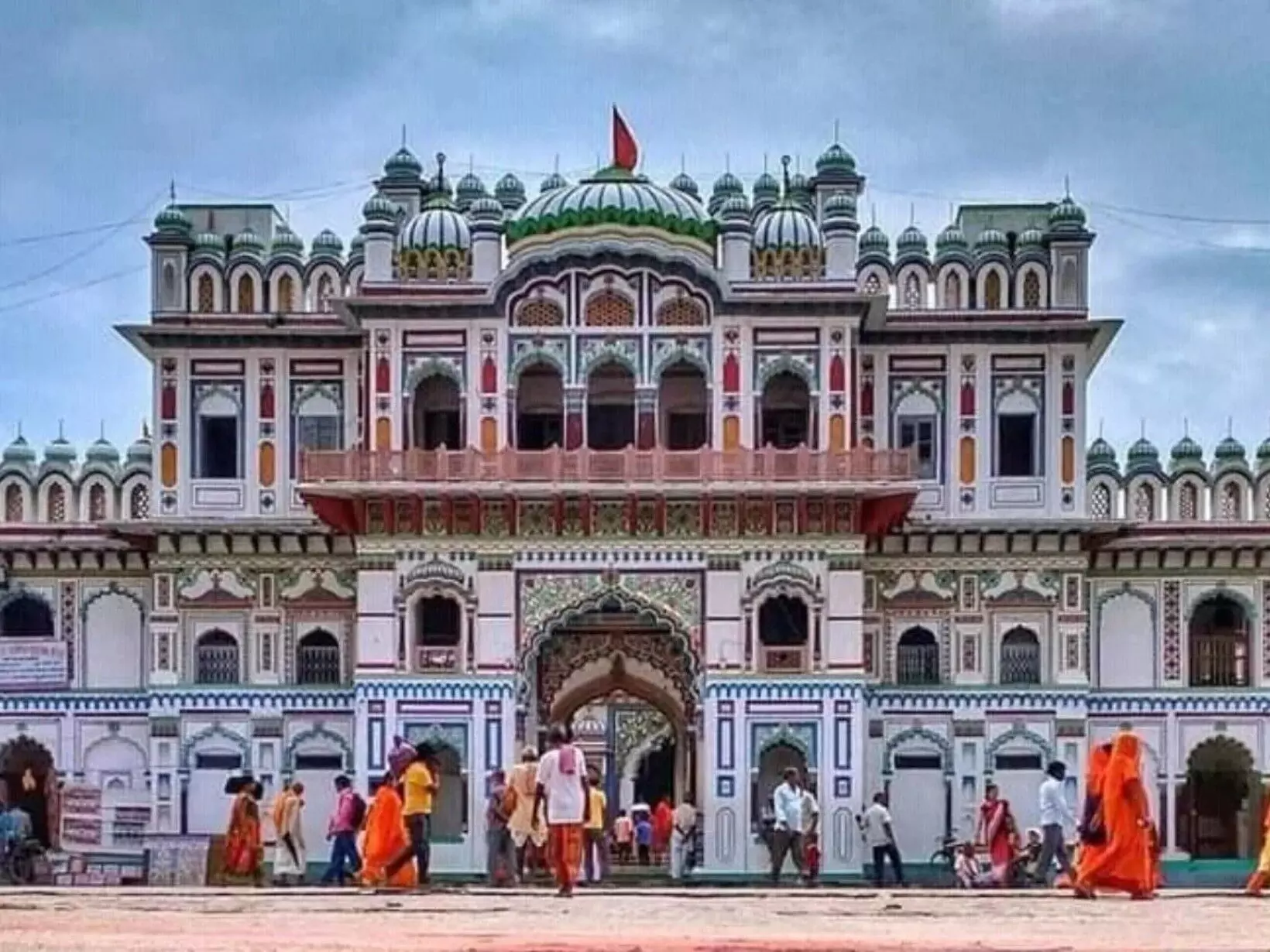 Janakpur Dham Temple: जहाँ धरती से प्रकट हुई थीं सीता माता! जनकपुर धाम की अद्भुत कहानी जानकर रह जाएंगे दंग!