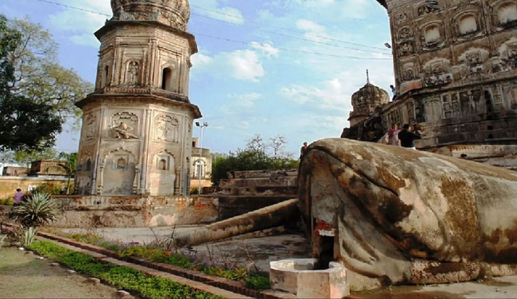 Mandak Mandir Lakhimpur Kheri: भारत का इकलौता मेंढक के आकार में बना शिव मंदिर! यहां होती है तांत्रिक विधियों से पूजा — जानें रहस्य